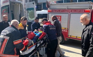 İtfaiye ekipleri zamanla yarıştı: Mahsur kalan işçi çıkarıldı