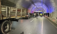 Minibüs Tıra Arkadan Çarptı: 10 Yaralı