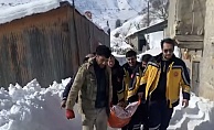 Kardan Kapanan Yolda Hasta Kurtarıldı