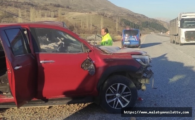 Kamyonet Şarampole Uçtu: 6 Kişi Yaralı