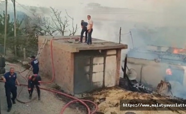 600 Dönümlük Alandaki Anız Yangınında 1 Ev Kül Oldu