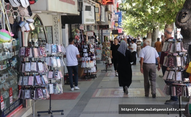 Kışla Caddesi#039;nde Elektrik Kesintisine Esnaftan Tepki